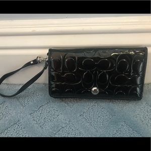 Black Coach Wristlet ACCEPTING OFFERS ‼️
